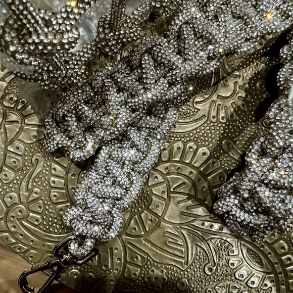 Chic Silver Beaded Handbag - Picture 4 of 6